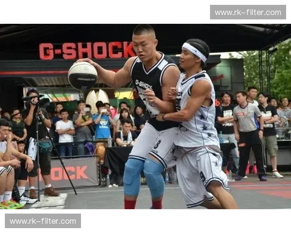 灵魂收割者遇见中国街球王：当“骨头收集者”的交叉步撞上吴悠的斗魂